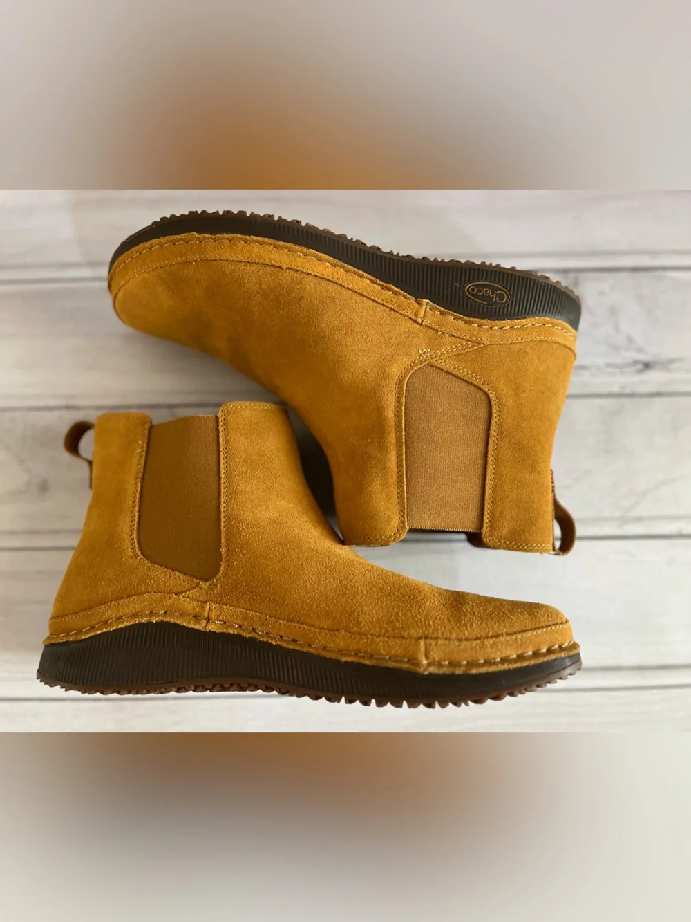 New women’s Chaco Paonia Chelsea pull on suede waterproof ankle boot. Size 10